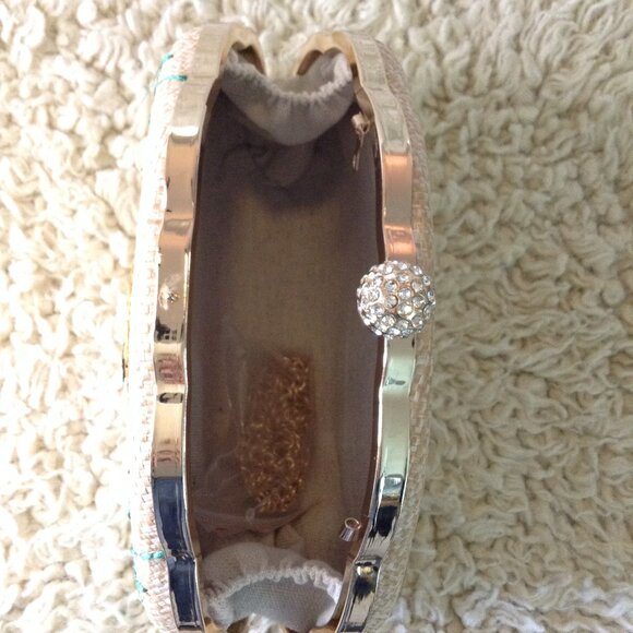 NWOT Clam Shell Clutch w/strap; Raffia/Jute; Rhinestone Clasp, Beachy, Boho chic - Picture 4 of 5